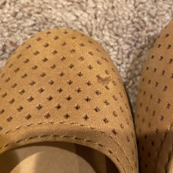 Lucky Brand Flats Diamond Pinhole Design, Sz 8, Color Tan, Ready for Spring EUC - Picture 9 of 14